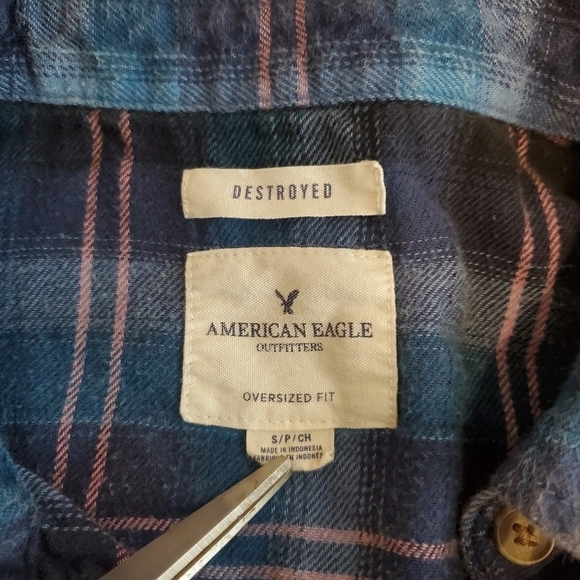 AMERICAN Eagle Flannel Button Up Shirt Womens Small Destroyed Blue Pink Plaid - Picture 3 of 13